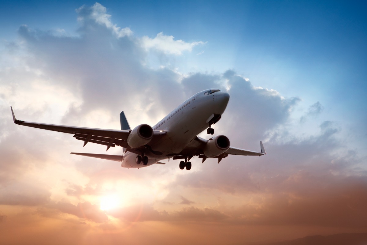 Fumo a bordo per un power bank, volo atterra d'urgenza nella notte - 