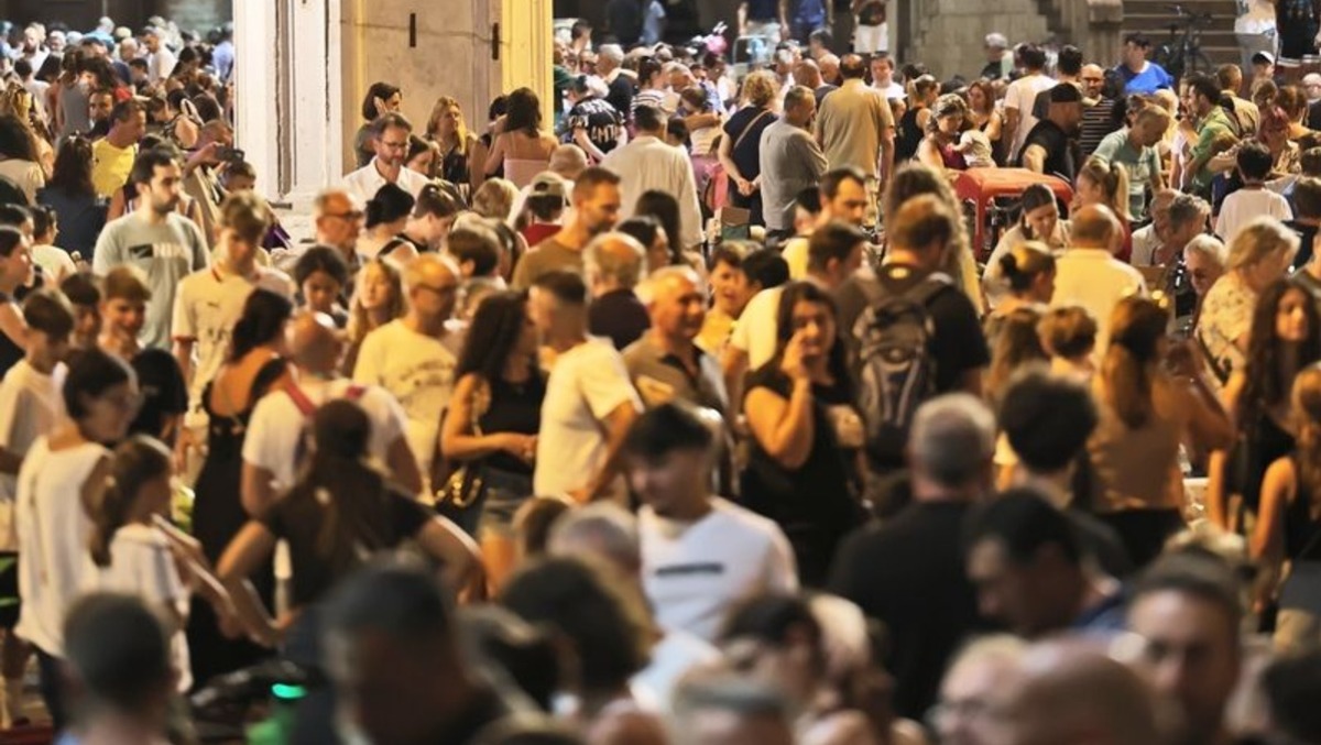 Ferragosto si avvicina e il mercoledì è sempre festa a Rimini con la Shopping Night - Rimini Shopping Night PH DE LUIGI