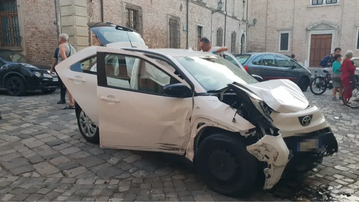 Positivo ad alcol e droga dopo lo schianto nel borgo San Giuliano  - L'incidente del 17 luglio