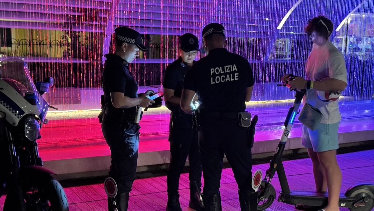 A 13 anni sul monopattino truccato: senza casco e assicurazione  - I controlli della Polizia locale 