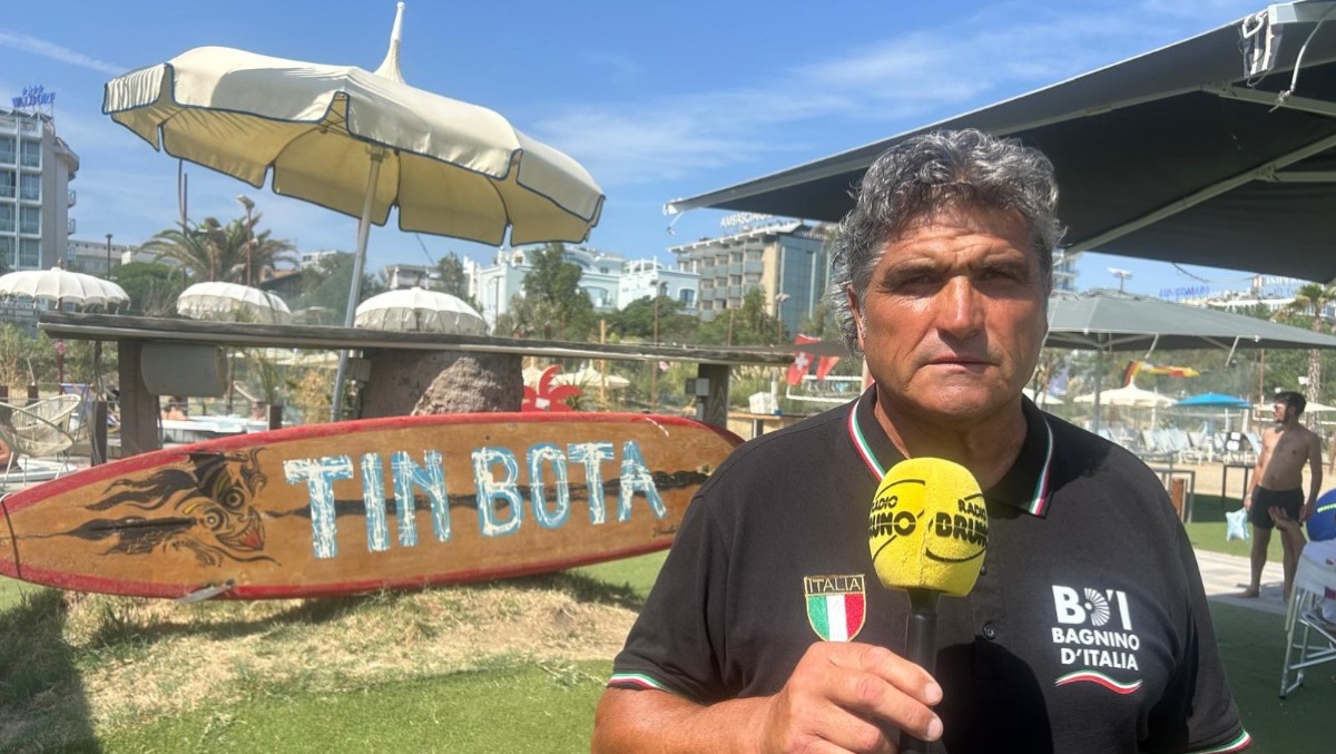 La spiaggia di Rimini alla prova Ferragosto, il Bagnino d'Italia: "Estate 2026? Sarà migliore del 2025" - Gabriele Pagliarani