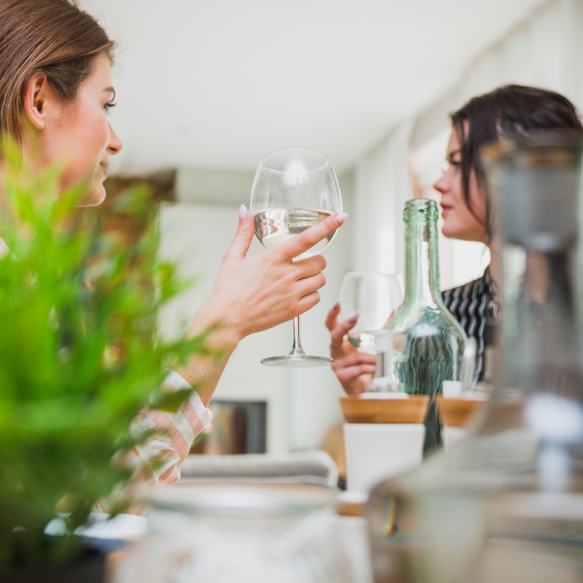 Acqua nel bicchiere al bar e ristorante: carenze igieniche e multe per 175 mila euro - 
