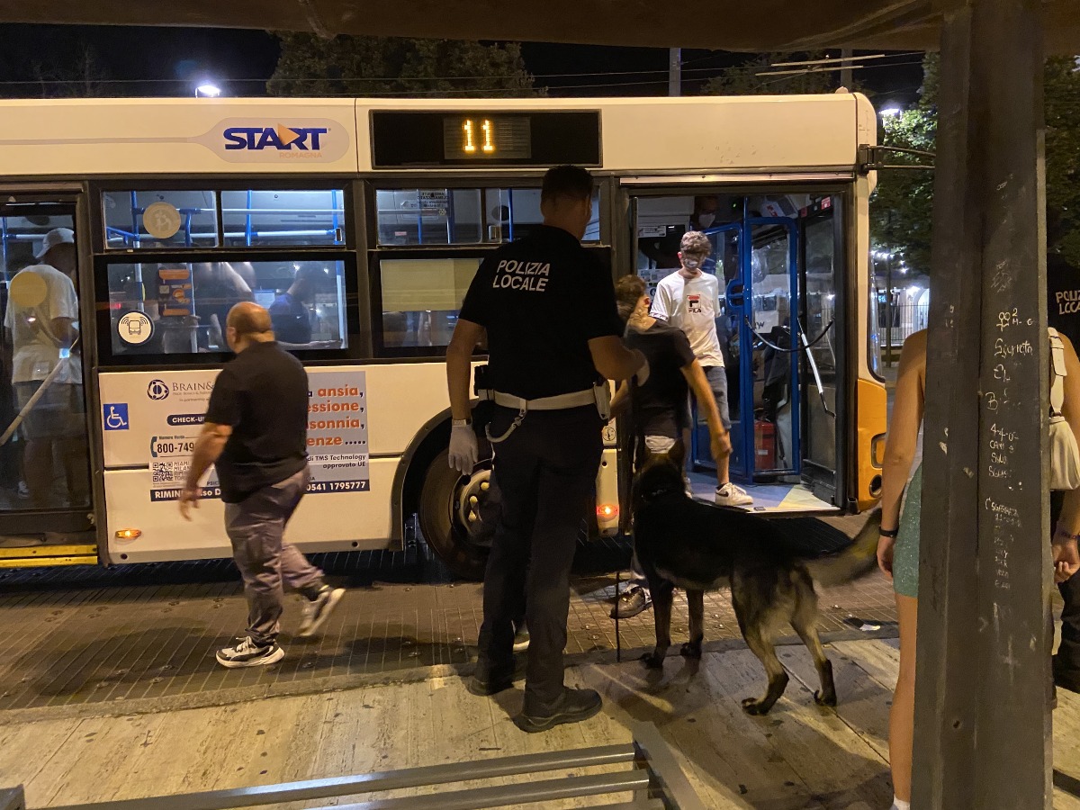 Riccione, Ferragosto in sicurezza: musica fino alle 2 e stretta sulle bevande in vetro - Ph Casalboni