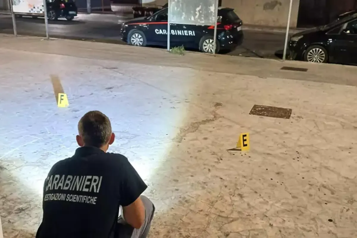 Accoltellato durante una rissa tra giovani: morto 18enne - I rilievi dei Carabinieri © Ansa