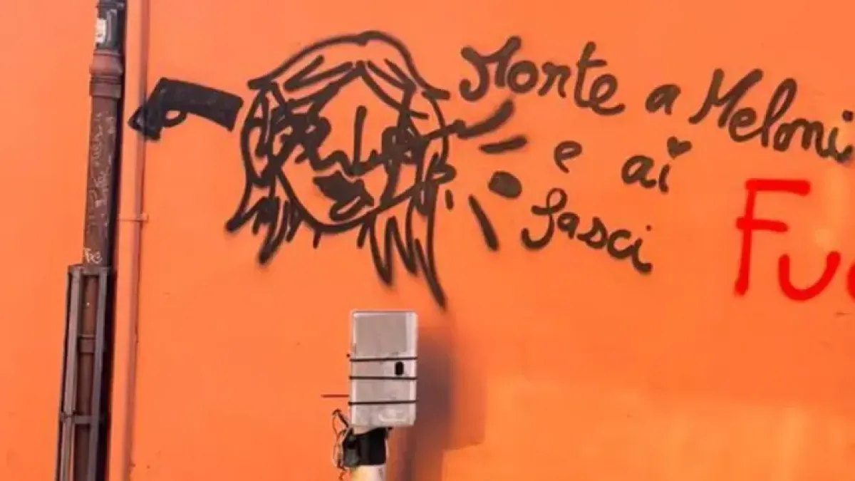Scritte contro Meloni a Bologna, Almici (FdI): "Bene l'intervento della Questura" - La scritta contro la premier Giorgia Meloni apparsa sui muri di Bologna