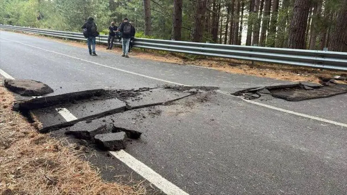 Terremoto di magnitudo 3.9 nel Catanese: grossa crepa in strada, ristoranti evacuati - 