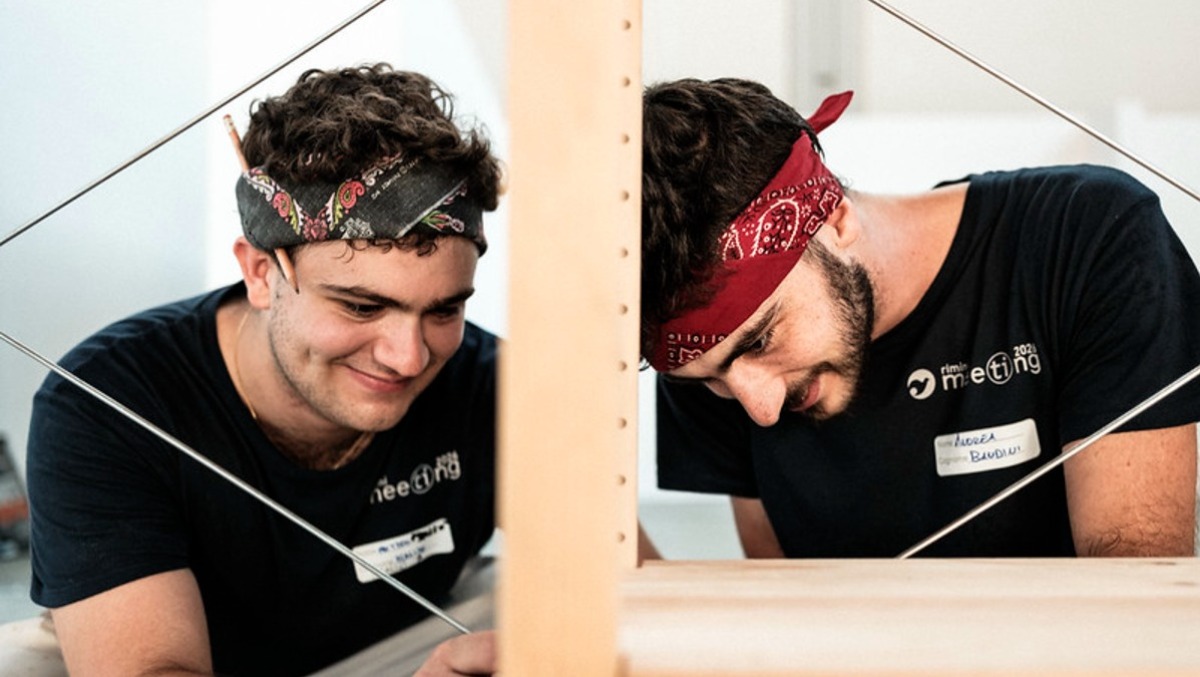 Aspettando il Meeting di Rimini, 500 volontari preparano la Fiera - I volontari al lavoro 