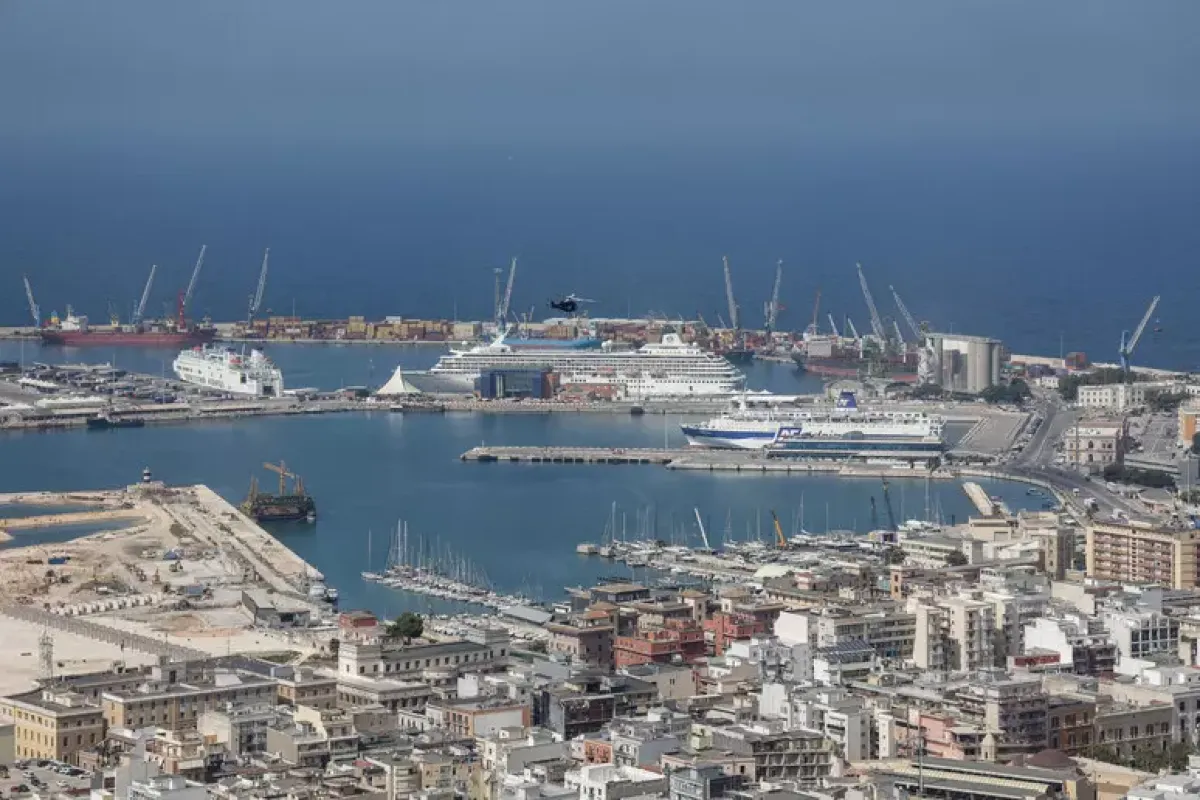 Donna morta dopo le percosse, il compagno rintracciato al porto di Bari - Porto di Bari PH ANSA