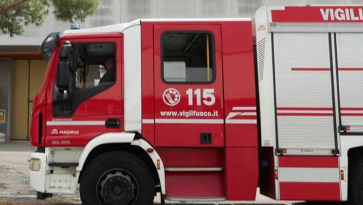 Incendio nella notte a Poggio Torriana, struttura in fiamme - Foto di archivio