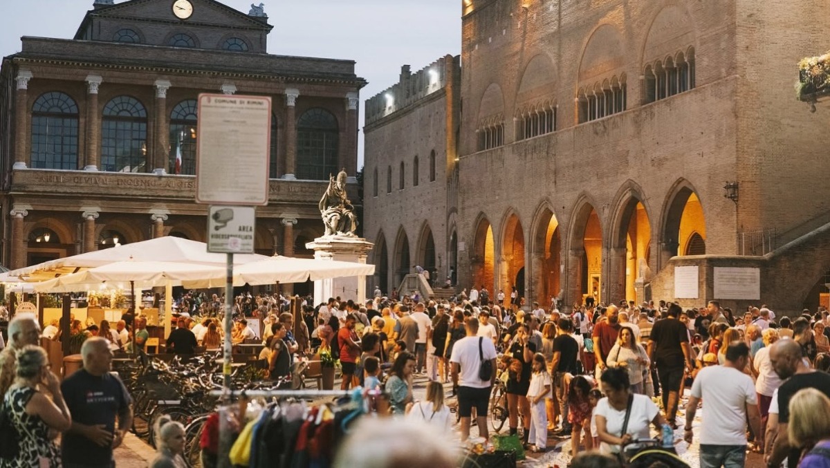 Rimini, una settimana di eventi aspettando il Papa  - La folla in piazza Cavour