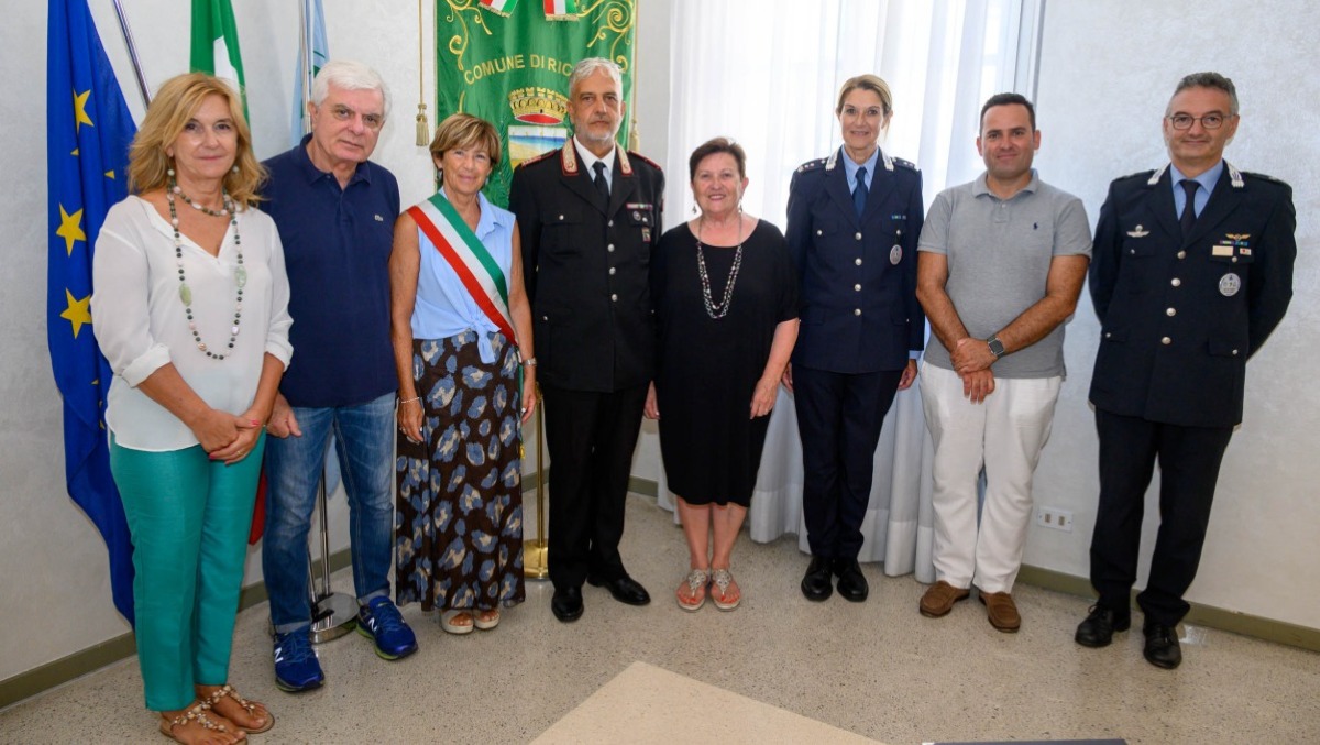 Riccione saluta il comandante della stazione dei carabinieri Claudio Cacace nel suo ultimo giorno di servizio - 