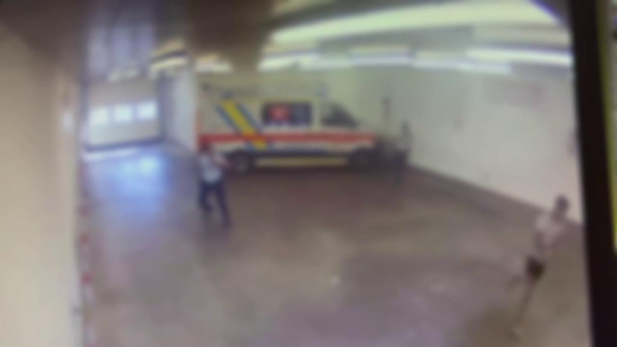 Agente indagato per tentato omicidio dopo gli spari al pronto soccorso di Prato - 