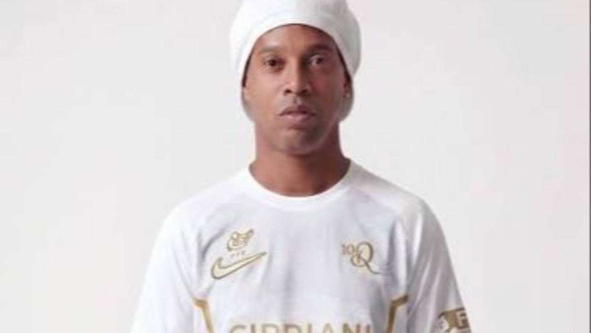 Ronaldinho in pista allo Space di Riccione: il campione sarà ospite venerdì - Ronaldinho con la maglia del Ravenna 