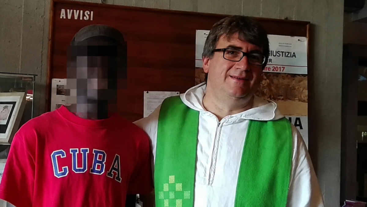 Vaticano conferma rimozione di don Massimo Biancalani, il parroco dei migranti - 
