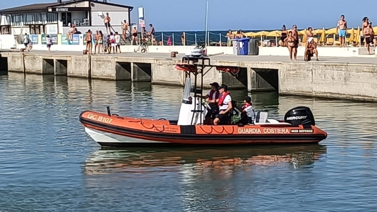 Cattolica, si lancia in mare con la moglie: arrestato per tentato omicidio  - L'intervento di ieri 