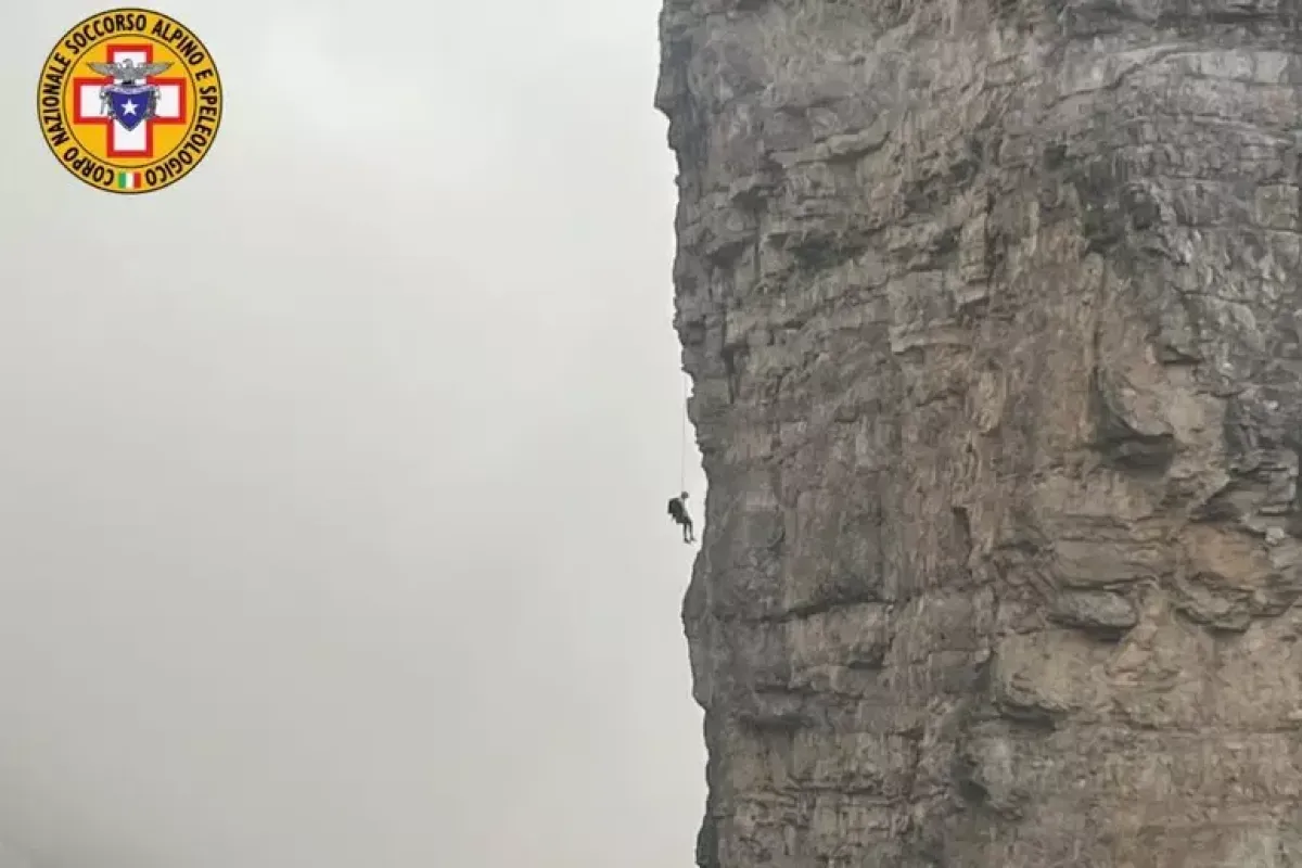 Alpinista bloccato nel vuoto: salvato nella notte sul Campanile di Val Montanaia - 