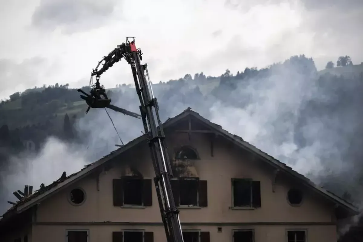 Grave incendio in Svizzera, cinque dispersi: otto feriti, due sono gravi - PH ANSA/EPA