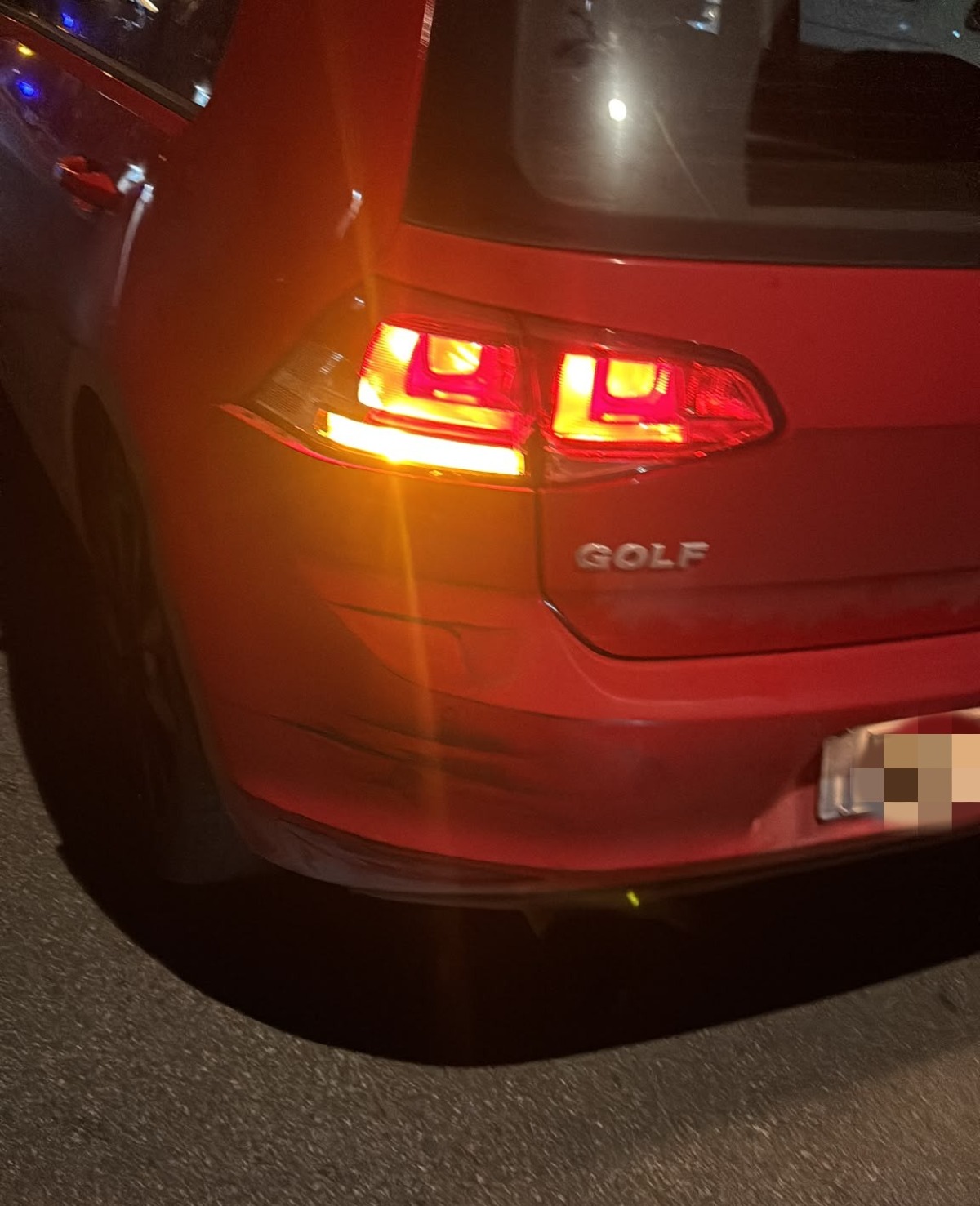 Rimini: corriere tampona un'auto e fugge a piedi - 