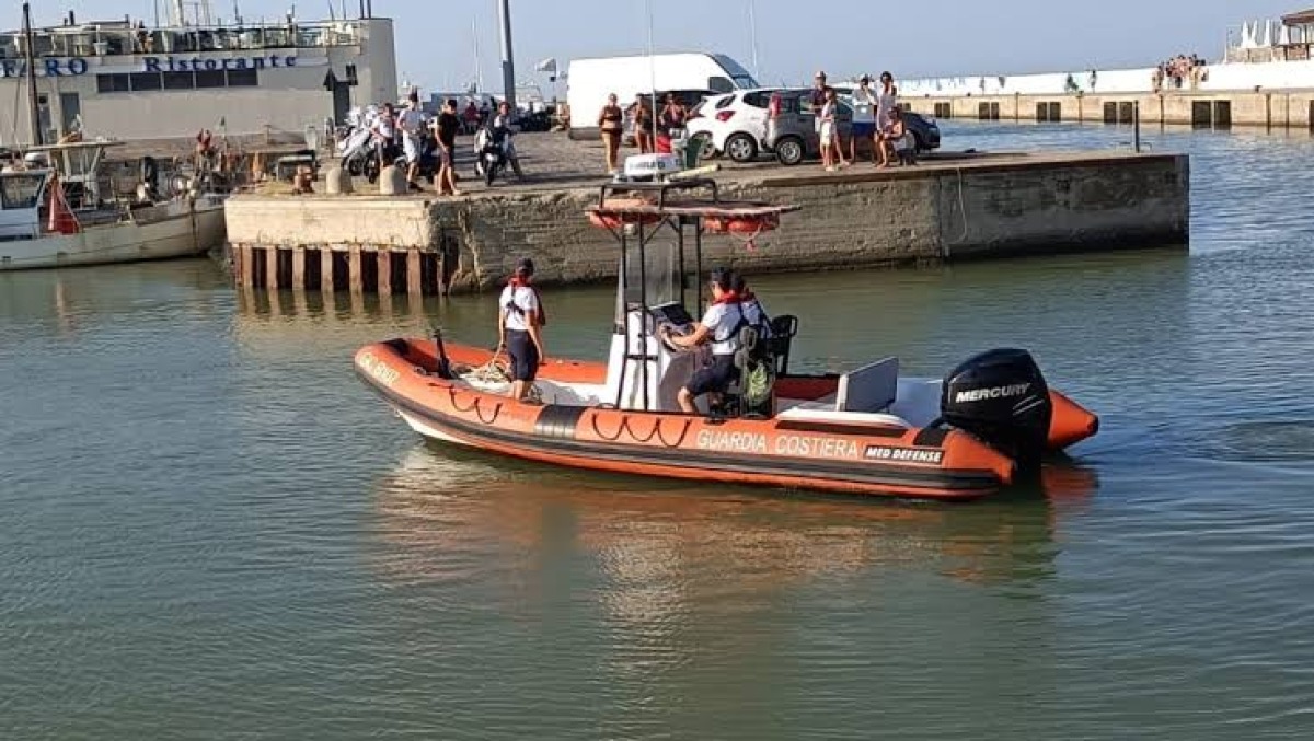 Auto nel canale di Cattolica: "é stato un incidente, mi si sono incastrate le infradito" - 