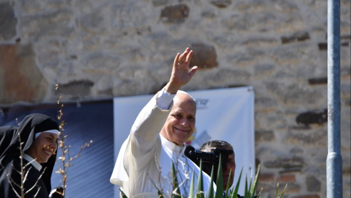 Papa Leone in visita al Monastero di Pennabilli, il saluto alla folla: le foto - Papa Leone PH Mario Guazzarini