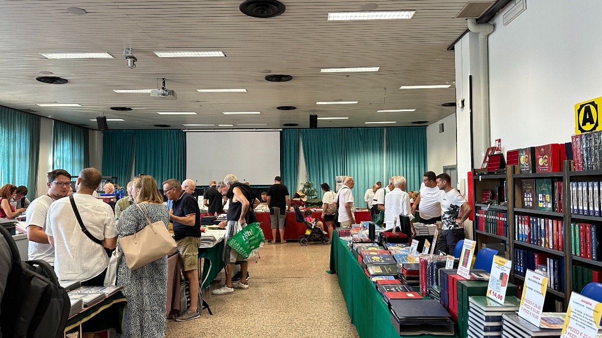 Riccione si riempie di francobolli e monete: torna il grande appuntamento con il collezionismo  - Il convegno 