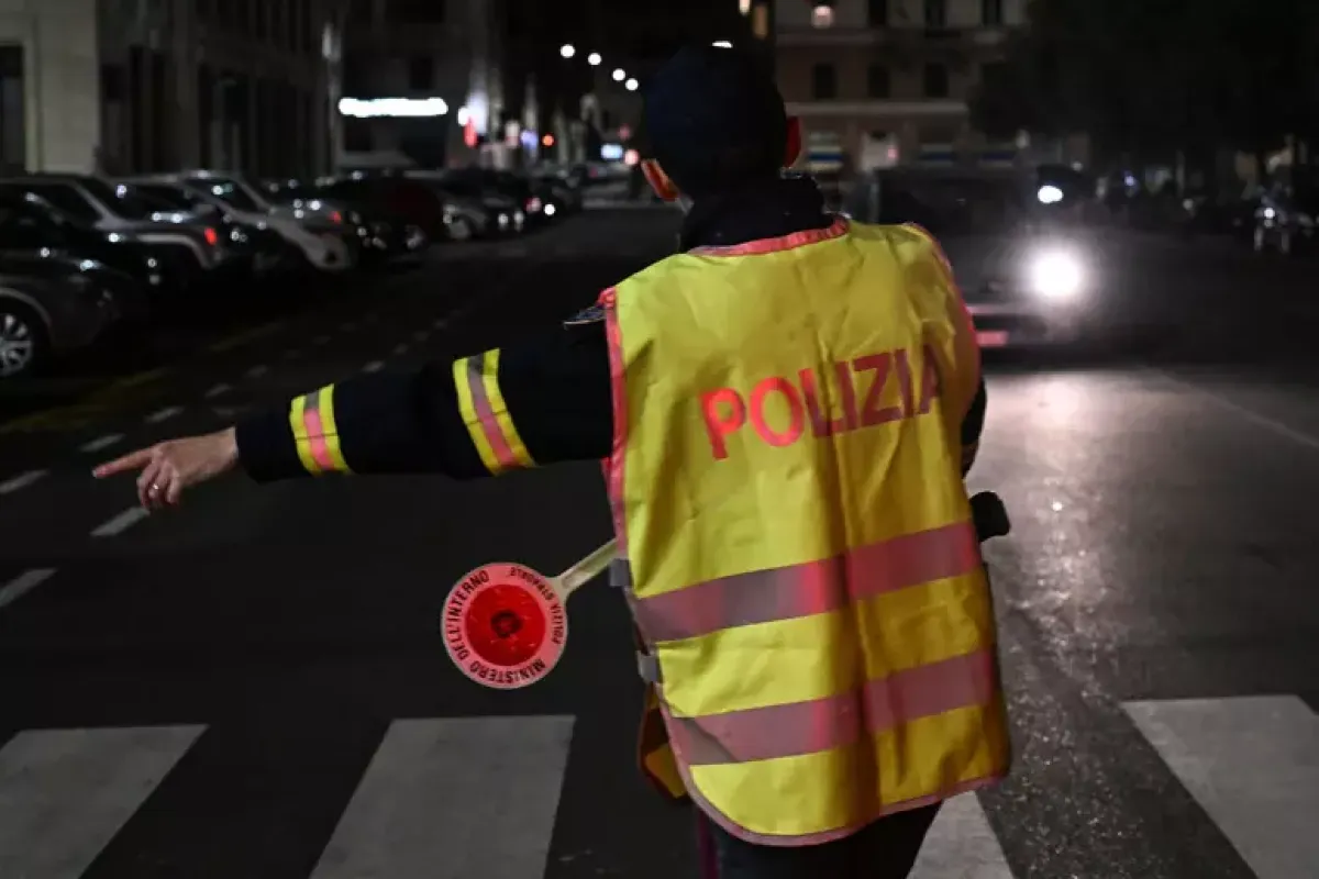 Napoli: in scooter senza casco, 17enne fugge dalla polizia e si schianta. È in gravi condizioni - PH ANSA