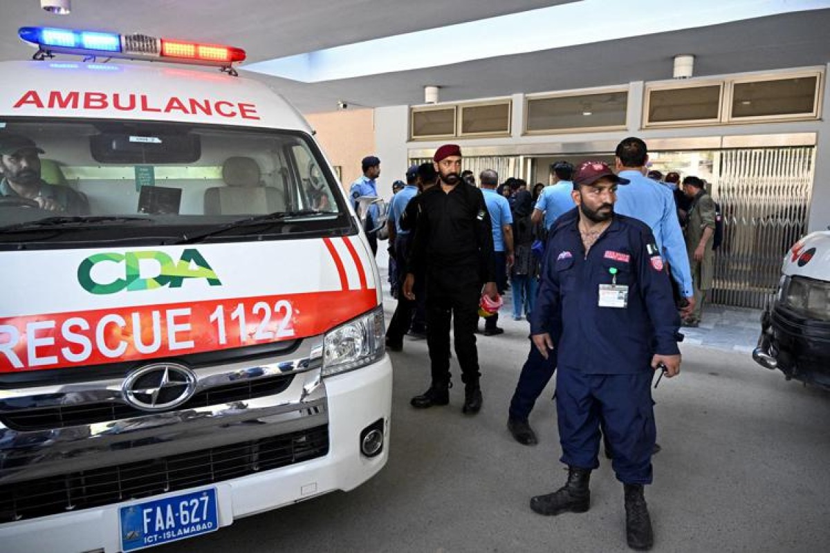 Incendio in ospedale a Islamabad, strage di neonati - Ambulanza in Pakistan  (Afp)