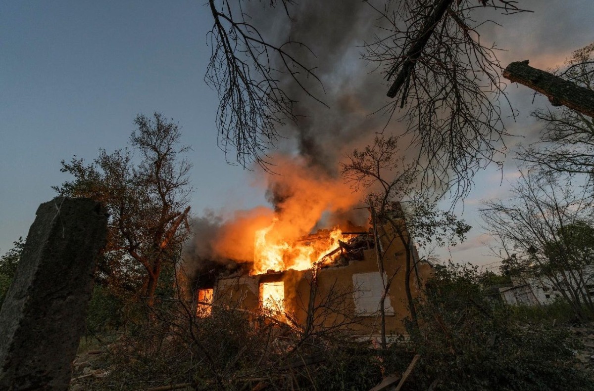 Notte di droni tra Russia e Ucraina: colpiti Wildberries e una raffineria, morti a Chernihiv - Attacco di droni russi a Kramatorsk, nella regione di Donetsk  (ANSA)