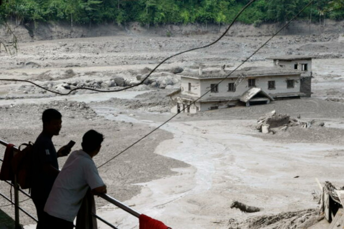 Devastante alluvione tra Tibet e Nepal, 384 turisti dispersi - 