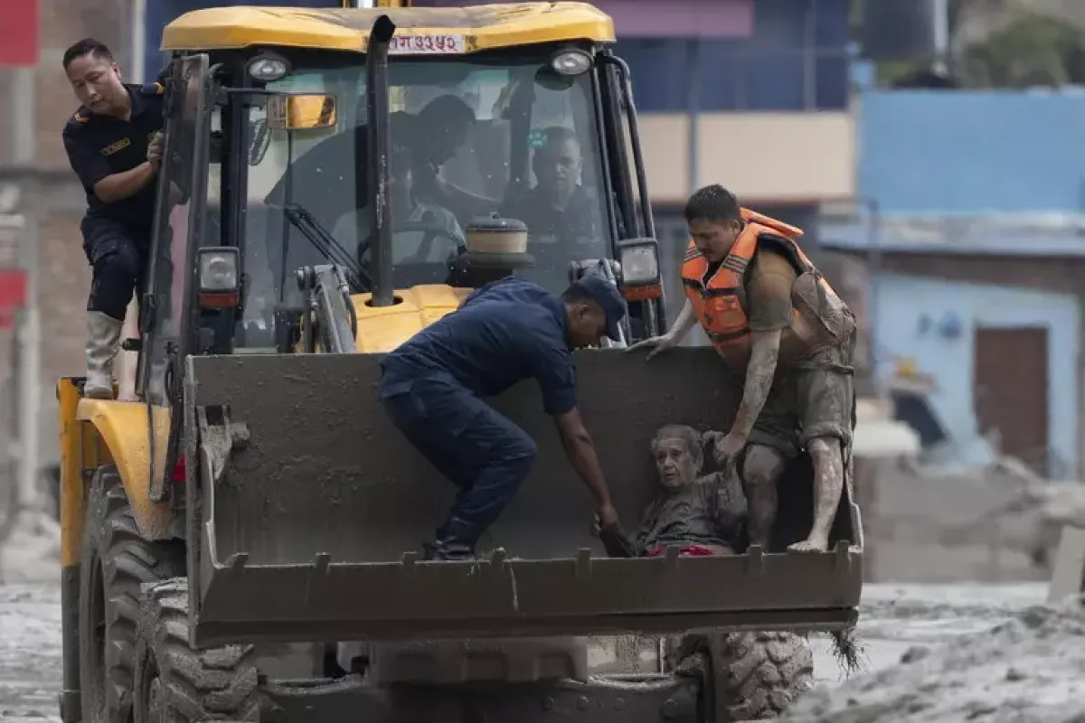 Alluvione tra Tibet e Nepal, almeno 95 morti: centinaia di dispersi. Due italiani coinvolti - © Ansa