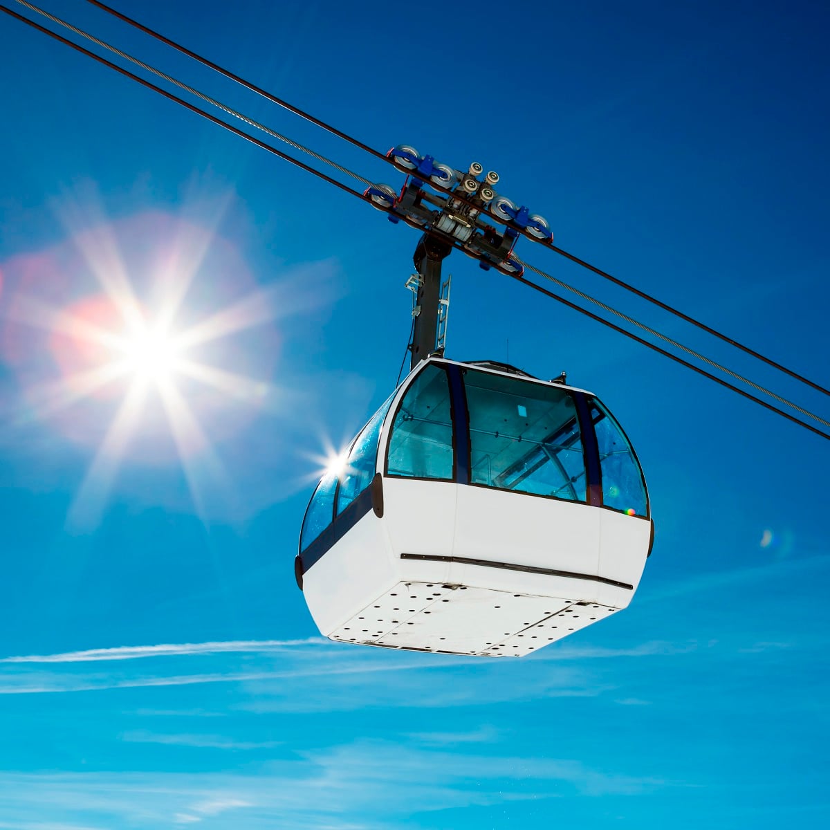 Alpe d'Huez, cabina della teleferica urta una gru: 23 feriti, tre gravi - Repertoio