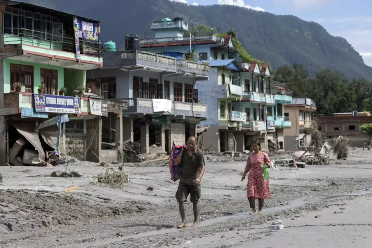 Alluvione tra Tibet e Nepal, tre italiani ancora irreperibili. Il bilancio è di oltre 360 morti - © Ansa/Epa