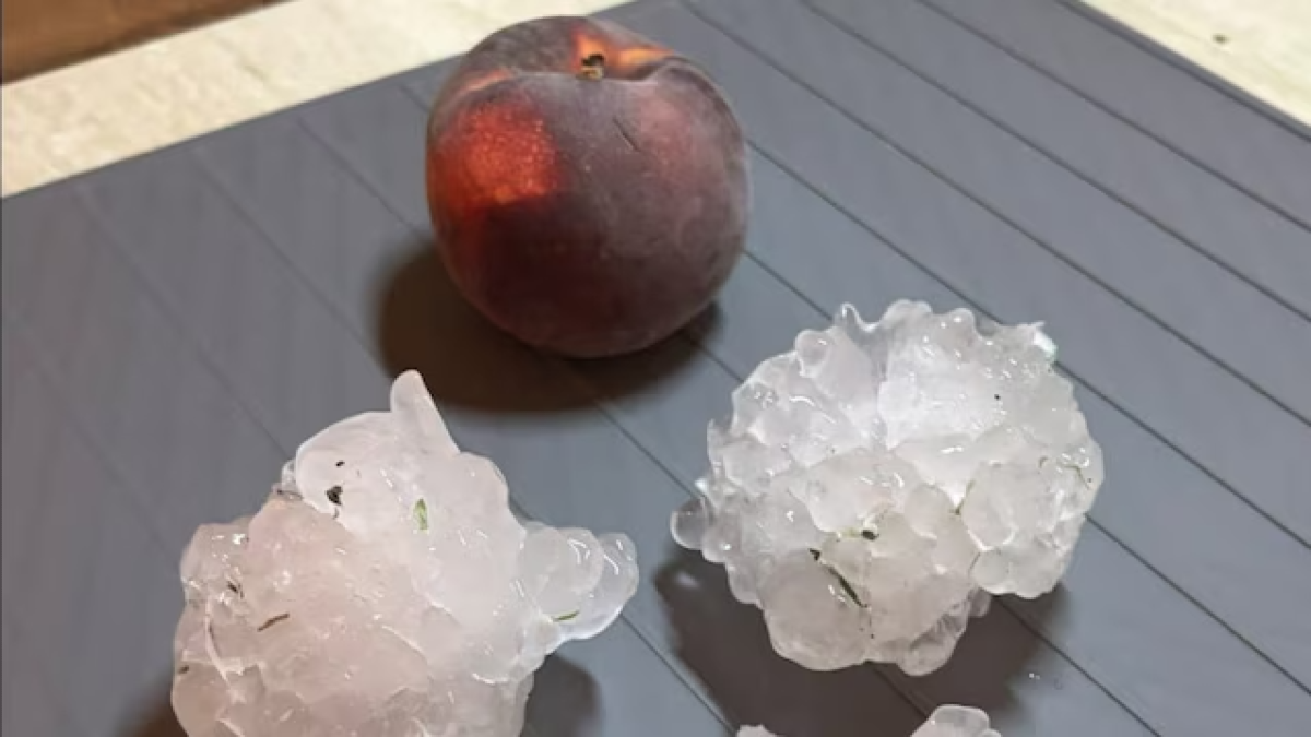 Temporali e grandine in Lombardia, chicchi grandi come pesche nel Bergamasco - Foto di Oscar Bianchi - Facebook