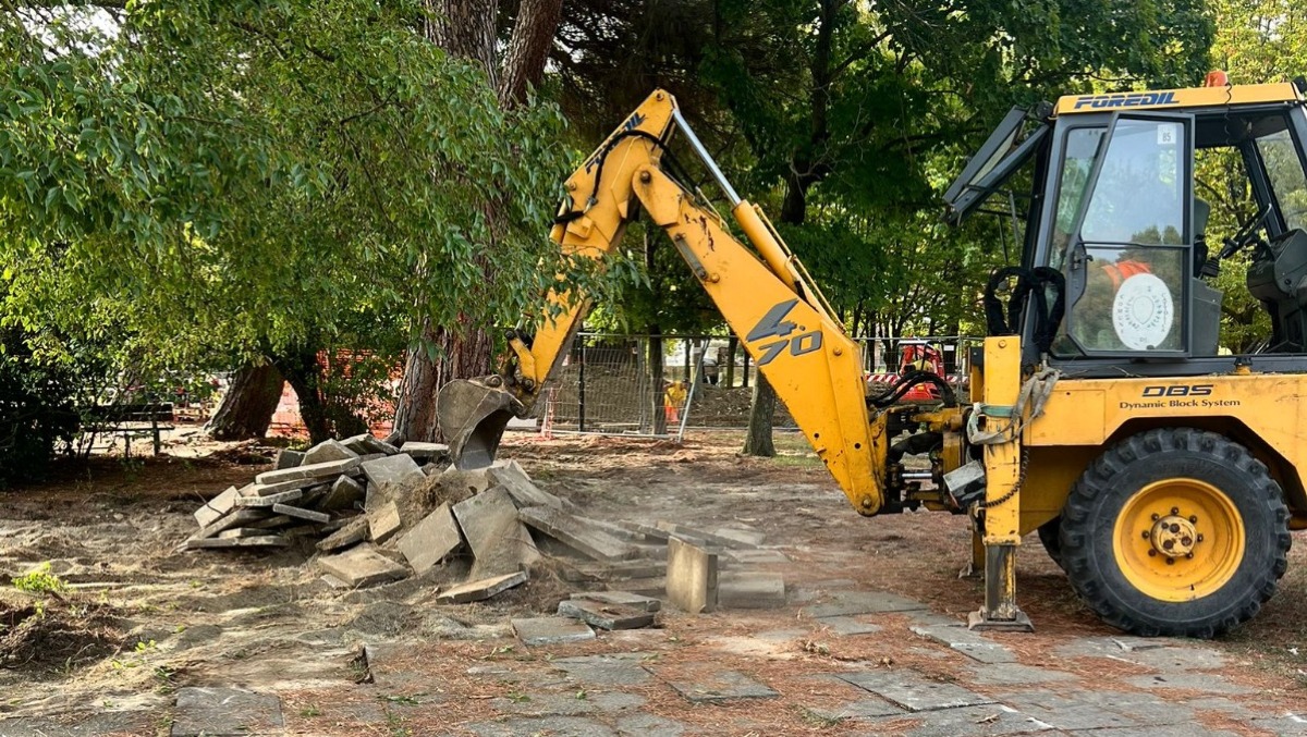 Cattolica, parco della Pace, ripartono i lavori: ecco cosa cambia - I lavori al parco della Pace 