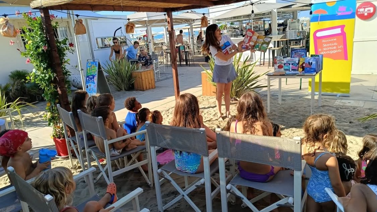 Riccione, “Storia e storie in spiaggia”: 16 appuntamenti e centinaia di giovani coinvolti - 