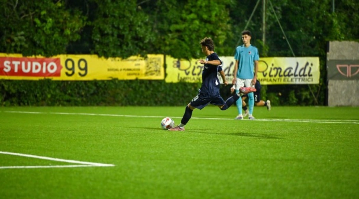 Calcio RSM, goleade per Folgore e Juvenes Dogana - Il rigore dell'Academy (Foto FSGC/Palmieri)