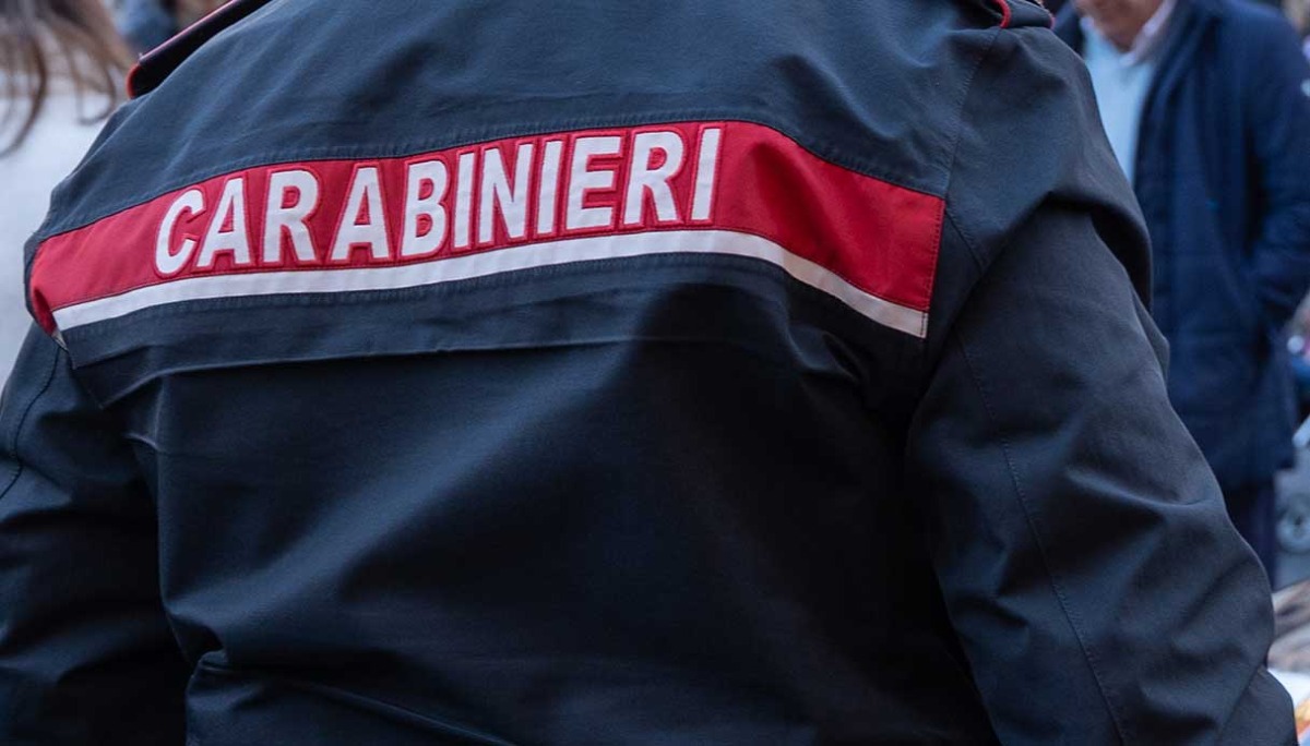 Tenta il suicidio a Riccione e chiama i Carabinieri: salvato in extremis in un parcheggio - 