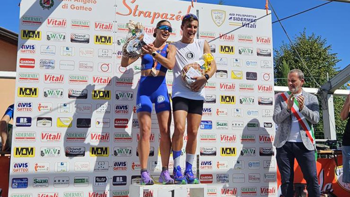 10K Strapazéda, oltre 500 al traguardo: vincono i riminesi Venturelli e Ceccolini - I vincitori sul gradino più alto del podio