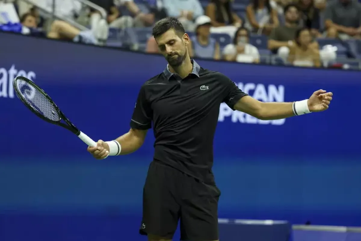 Djokovic ko al primo turno degli Us Open: vomito, lacrime e una sconfitta storica - © Ansa/Epa