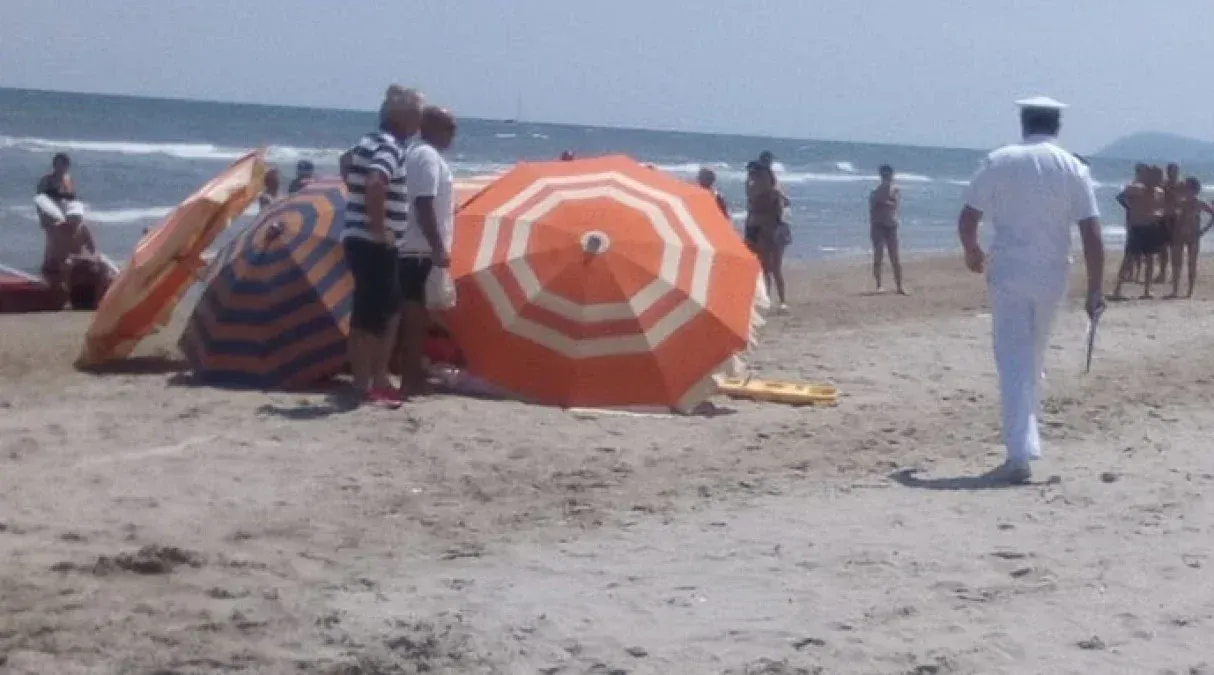 Malore a Bellaria, turista di 80 anni muore sulla spiaggia - Foto di repertorio