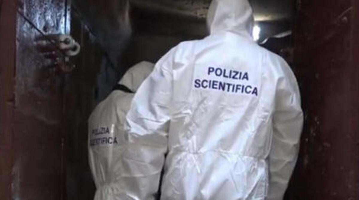 Uccisa dal figlio per la droga, il cadavere nell'armadio - Polizia scientifica, foto repertorio Ansa
