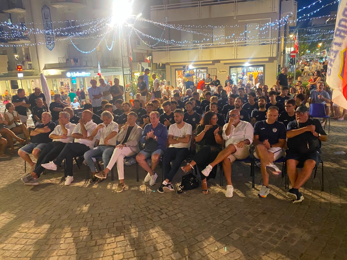 La platea in piazza Matteotti