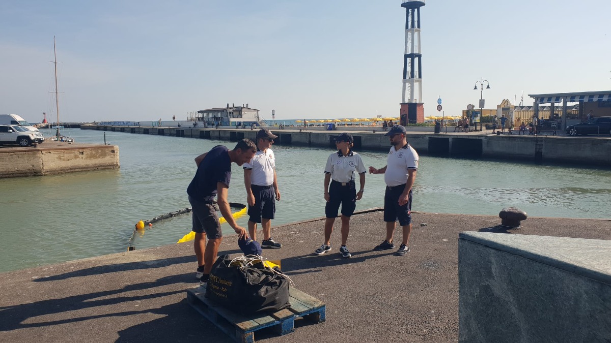 Recupero auto nel porto a Cattolica