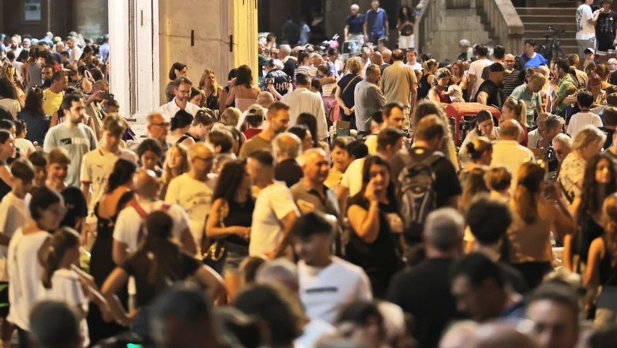 Rimini Shopping Night non si ferma:   a grande richiesta si continua anche a settembre   - 