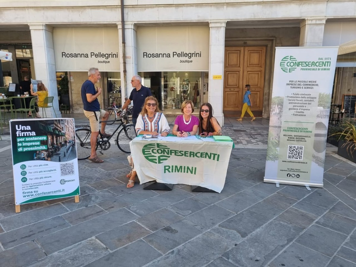 Piccoli negozi a rischio, a Rimini parte la raccolta firme: quattro banchetti - 