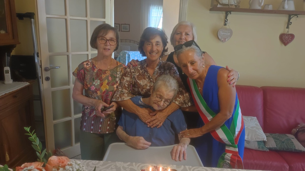 Domenica Buscarini compie 100 anni, festa a Talamello per la cittadina centenaria - 