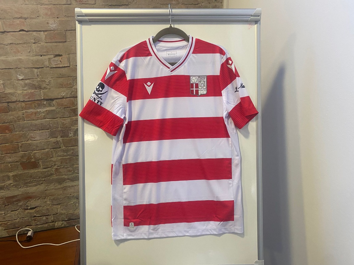 Rimini Calcio, maglia speciale per l'esordio al Neri. Sarà un evento, presente il Vescovo - 