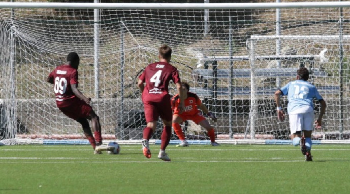 Calcio RSM: Osayande trascina la Libertas, Folgore di misura -  Il rigore di Osayande (foto FSGC/MovieByDaniels)