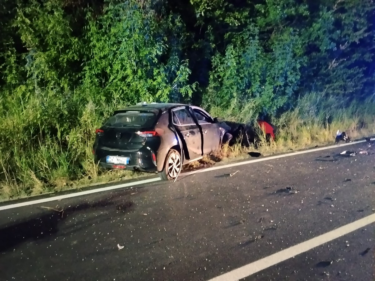 Frontale nella notte a Sant'Agata: 3 giovani feriti