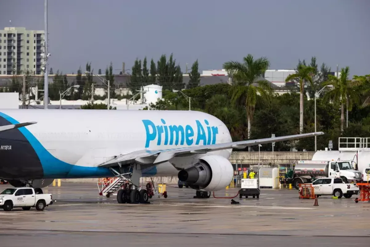 Aereo cargo Amazon esce di pista a Miami: cinque morti e cinque feriti - © Ansa/Epa